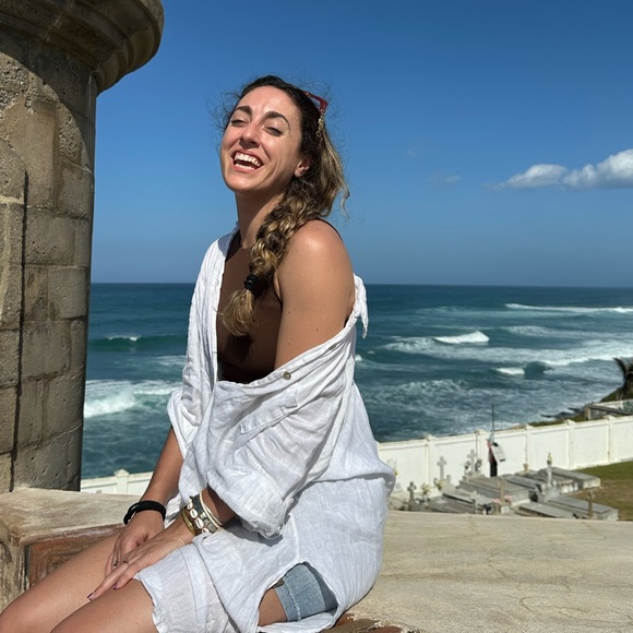 Meet your Posher, Olivia - Picture 1 of 1